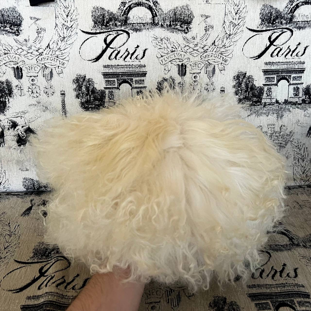 Weiße Dagestani Papakha