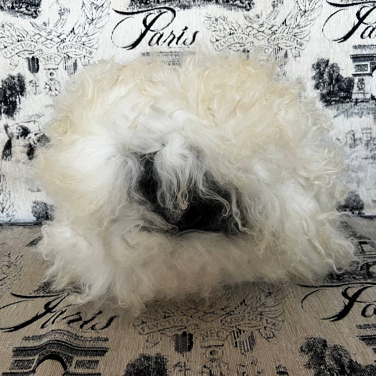 Weiße Dagestani Papakha