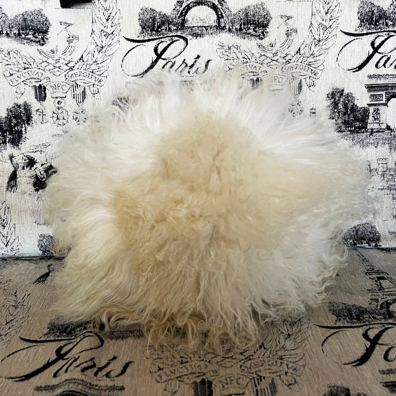 Weiße Dagestani Papakha